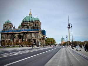 Berliner Dom and Bundesstraße 2