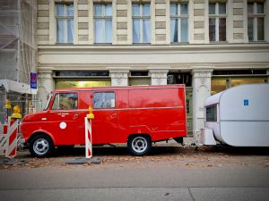 Fire truck and caravan on Auguststraße