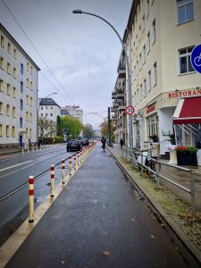 Wand protected cycle lane on Invalidenstraße