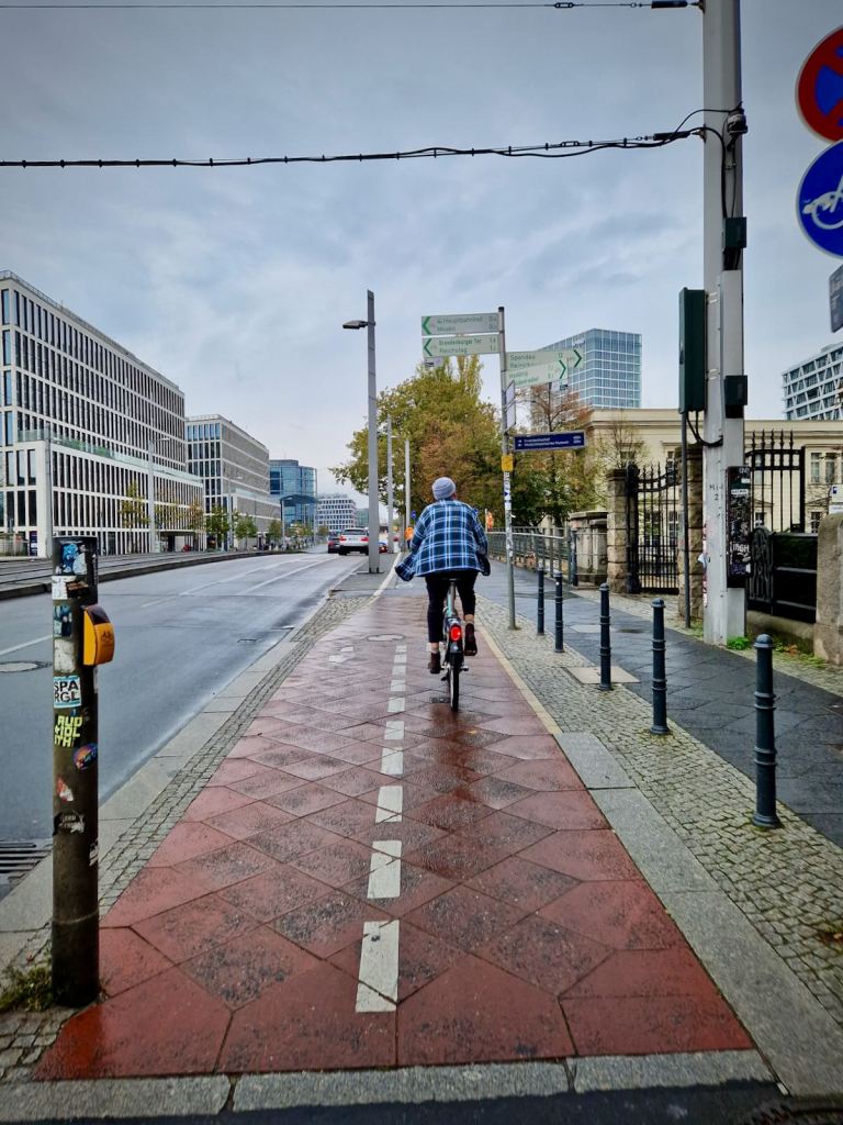 Protected cycle lane on Invalidenstraße