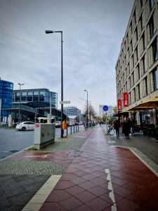 Protected cycle lane near Berlin Hauptbahnhof