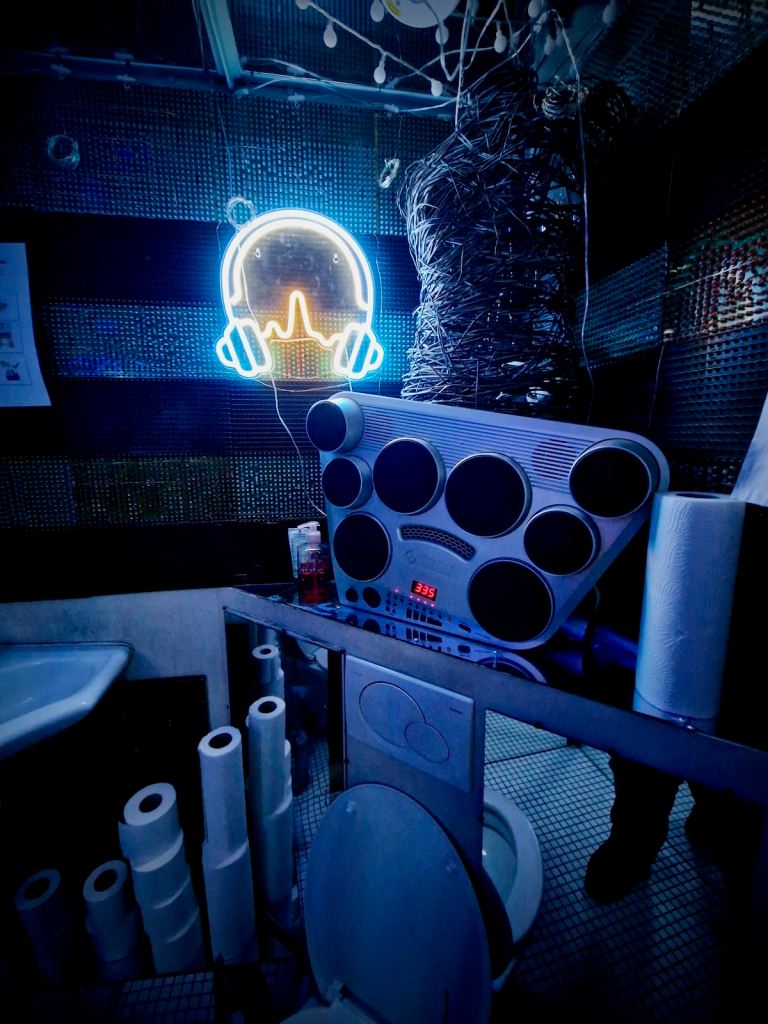 Disco toilets in Kin Za