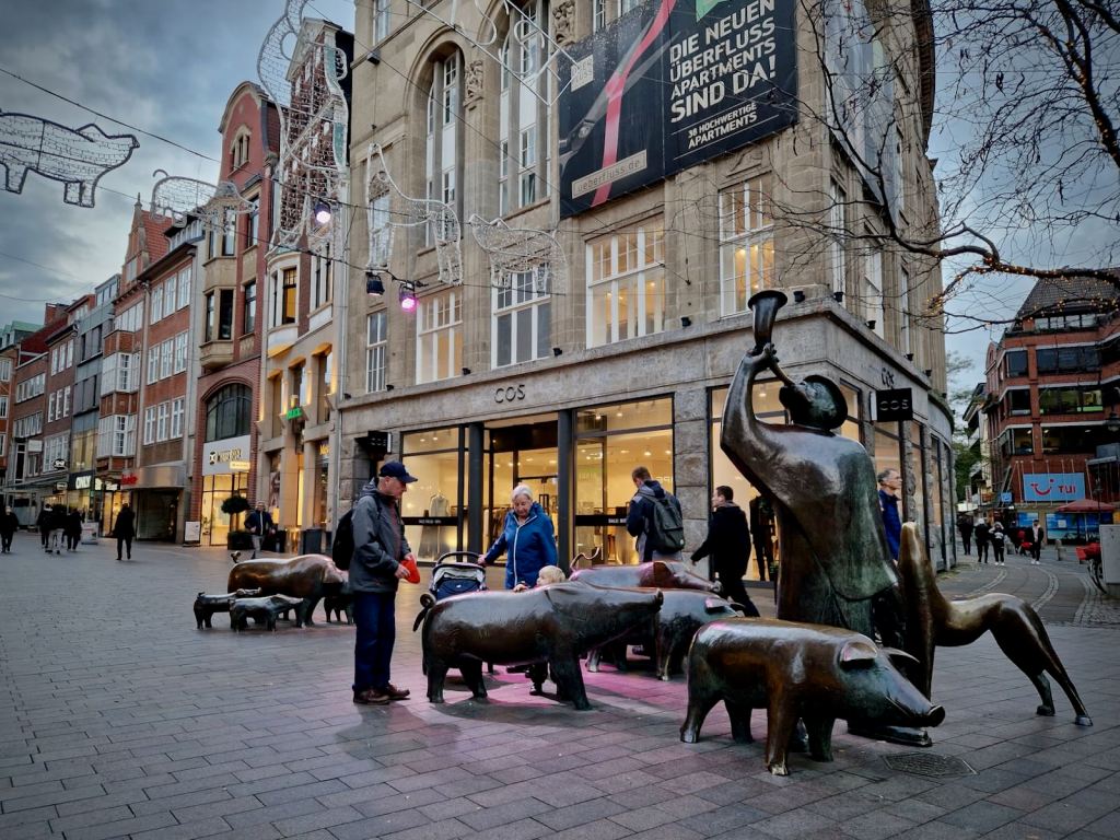 Schweinehirt und seine Herde (swineherd and his flock)