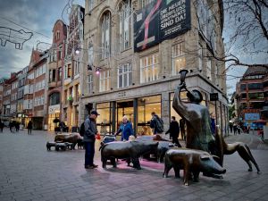 Schweinehirt und seine Herde (swineherd and his flock)