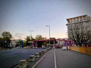 On the Herkulesbrücke bridge, customary Berlin pink pipes