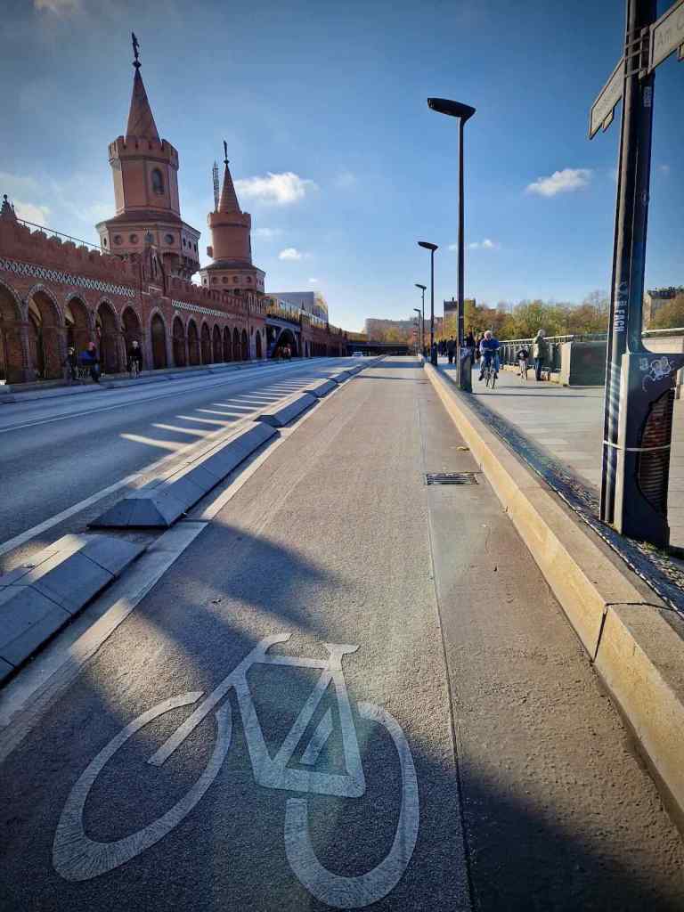 Cycle lane on the Oberbaumbrücke bridge