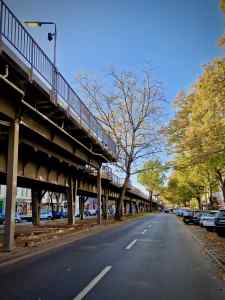 U-Bahn down the middle of Skalitzer Straße
