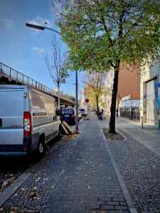 Paved cycle path on Skalitzer Straße