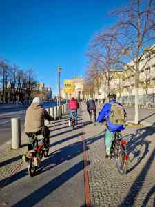 Cycle path on Ebertstraße, approaching the Brandenburg Gate