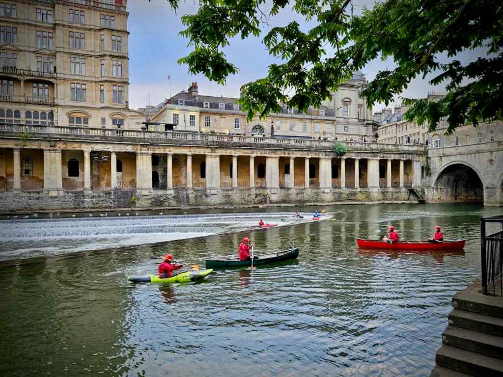 Canoes and kayaks at Pulteney Weir
