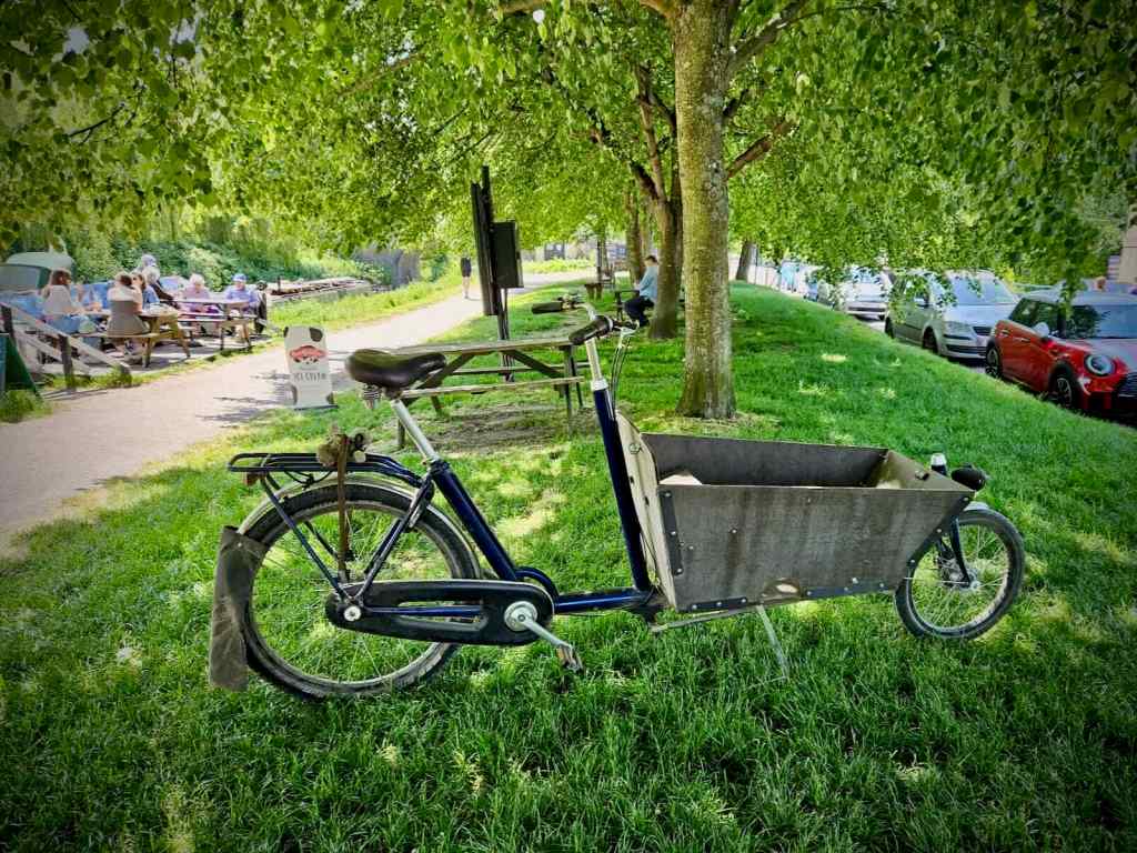 Cargobike at Cafe on the Barge