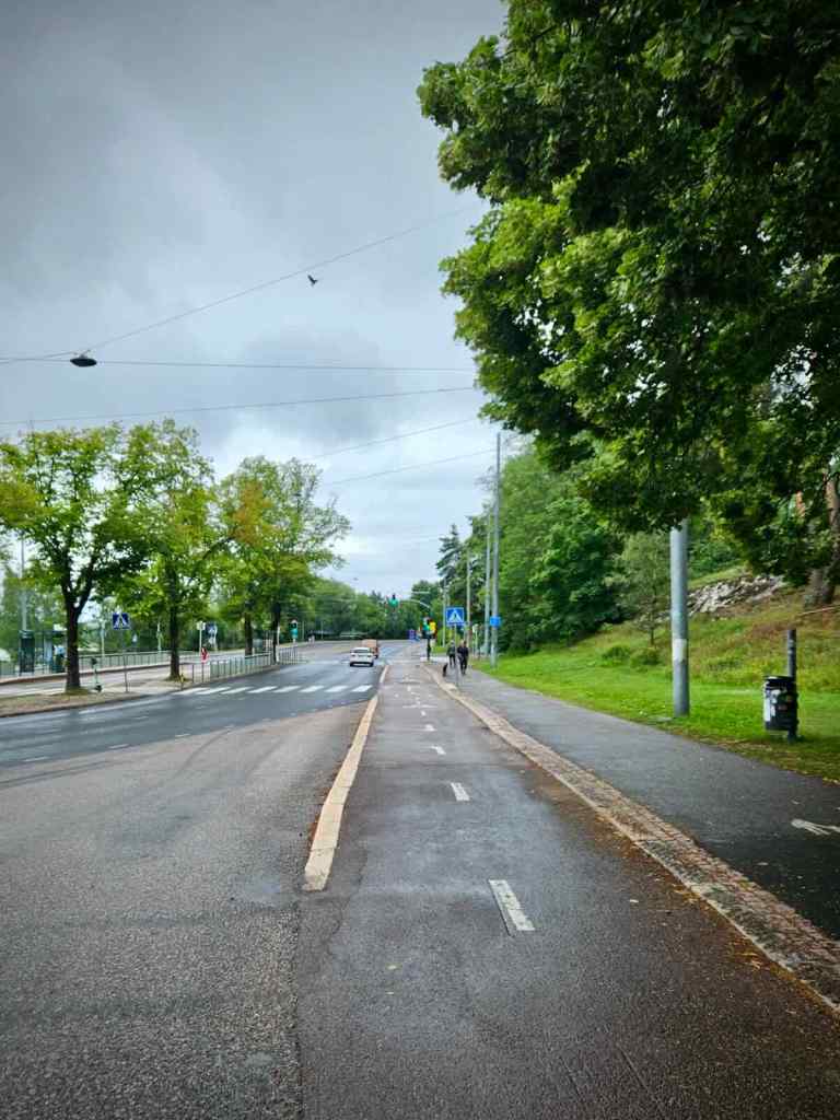 A decent quality two-way cycle path