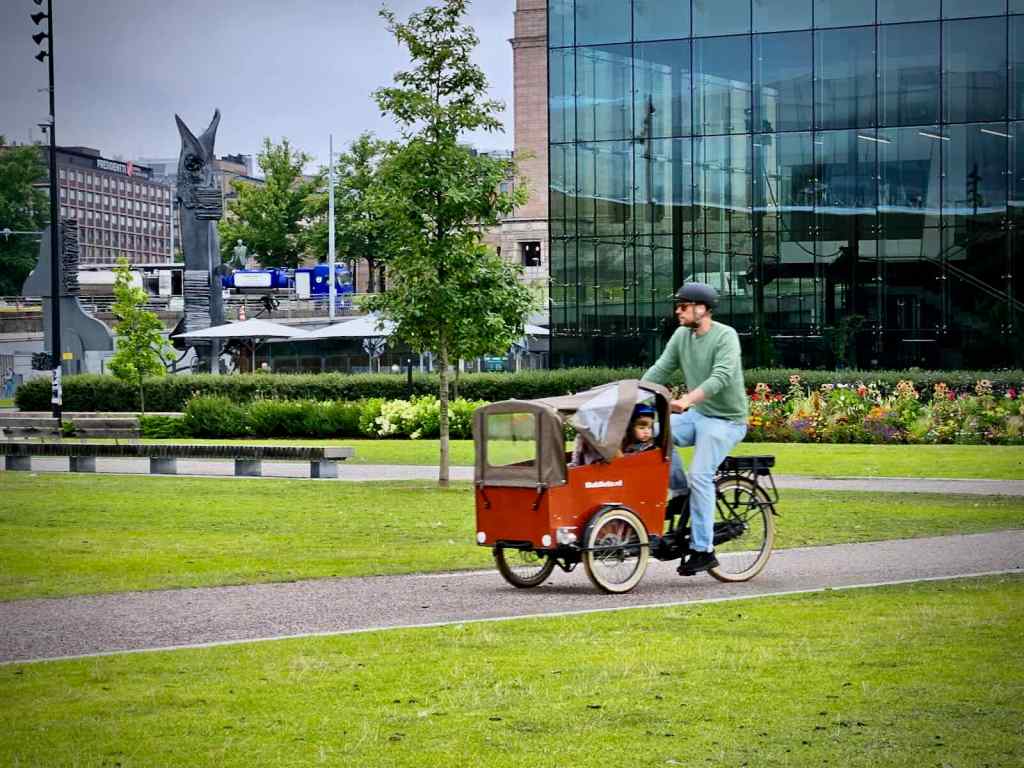 Bakfiets cargo bike carrying kids