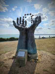 Hands & Molecule sculpture on Westcliff Promenade