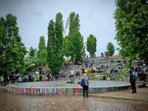 Sword swallower in the Bearpit