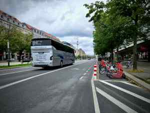 Wide cycle lane on Unter den Linden