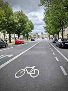 Wide cycle lane on Unter den Linden