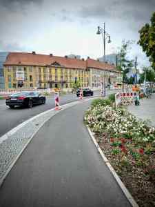 Decent footway level cycle path