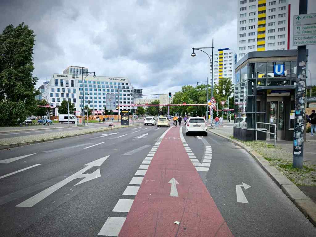 Suicide cycle lane on Alexanderstraße