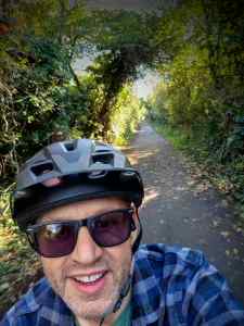 Straight path with streetlights