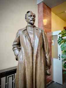 Vladimir Lenin statue