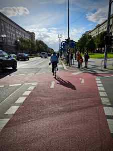 Crossing Petersburger Straße on Frankfurter Allee