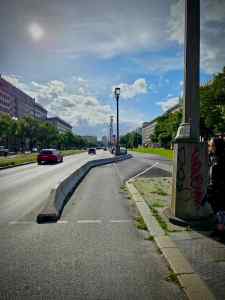 End of temporary protected cycle lane on Karl-Marx-Allee