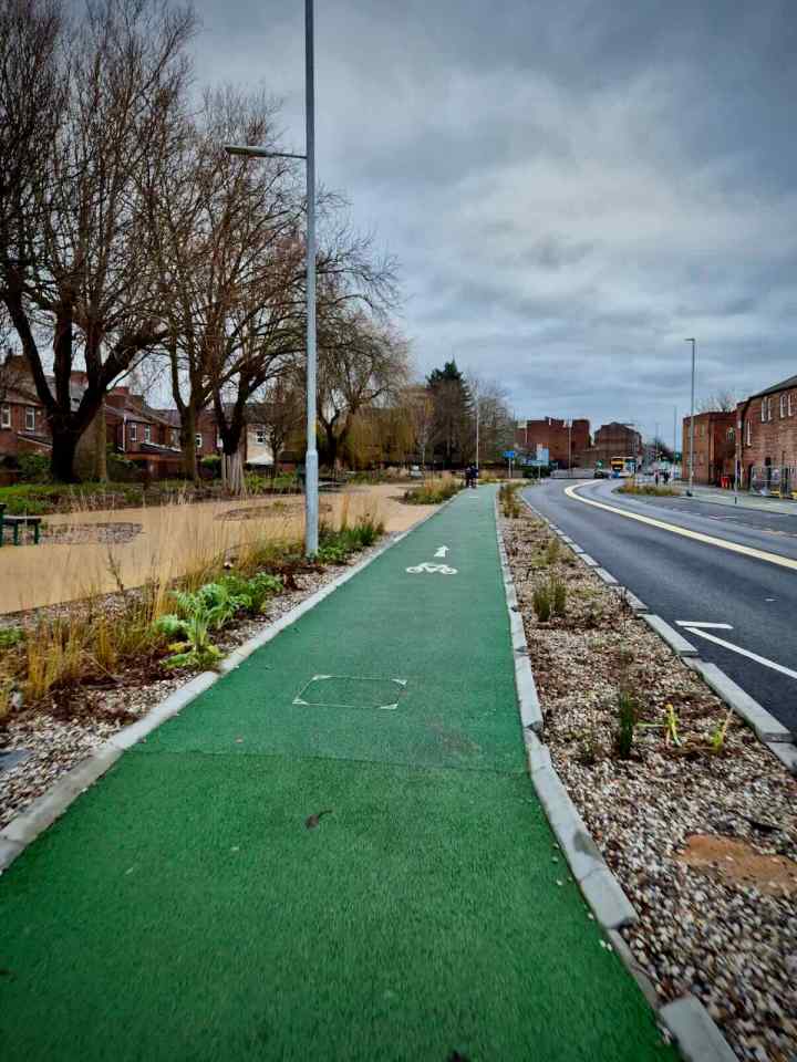Straight section of path, near the sun loungers