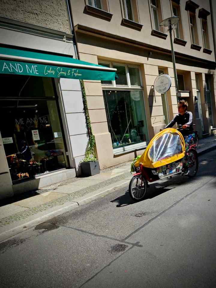 Bakfiets on Große Hamburger Straße