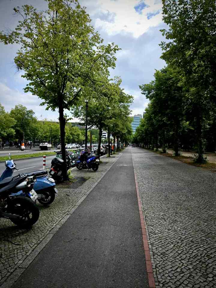 Cycle path on Ebertstraße