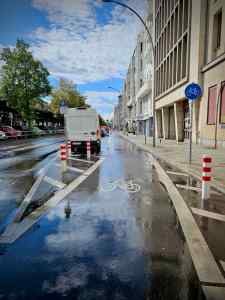 Parking protected cycle lane on Bülowstraße