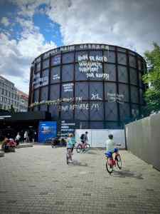 Parking up next to THE WALL - asisi Panorama