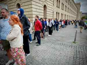 Queue at Mustafa's Gemüse Kebap