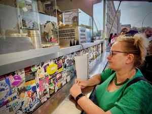 At the counter at Mustafa's Gemüse Kebap