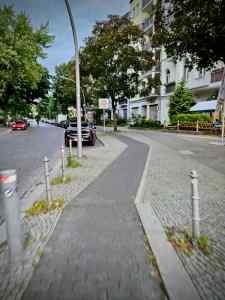 Paved cycle path on Lilienthalstraße