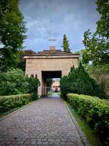 Lilienthalstraße Cemetery entrance
