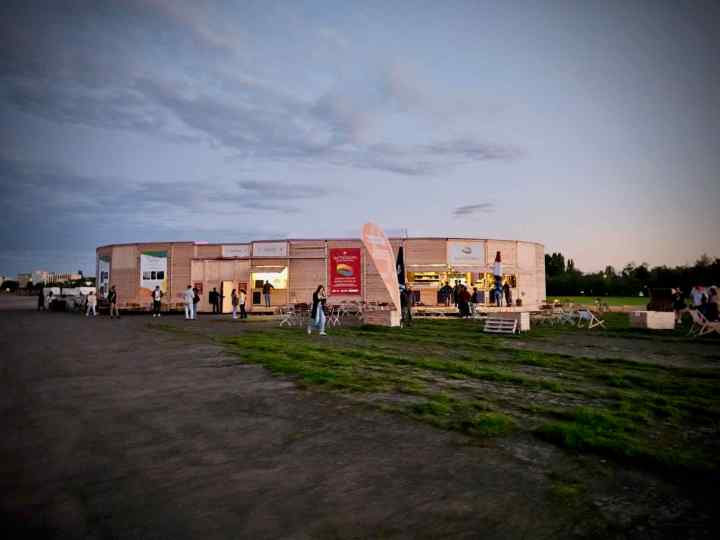Luftschloss Tempelhofer Feld theatre
