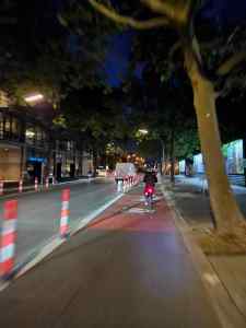 Wand-protected cycle lane on Prinzenstraße