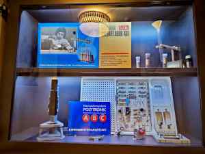 Children's lab and electronics kit