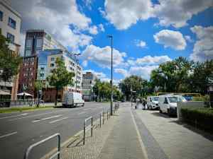 Paved cycle path on Stresemannstraße