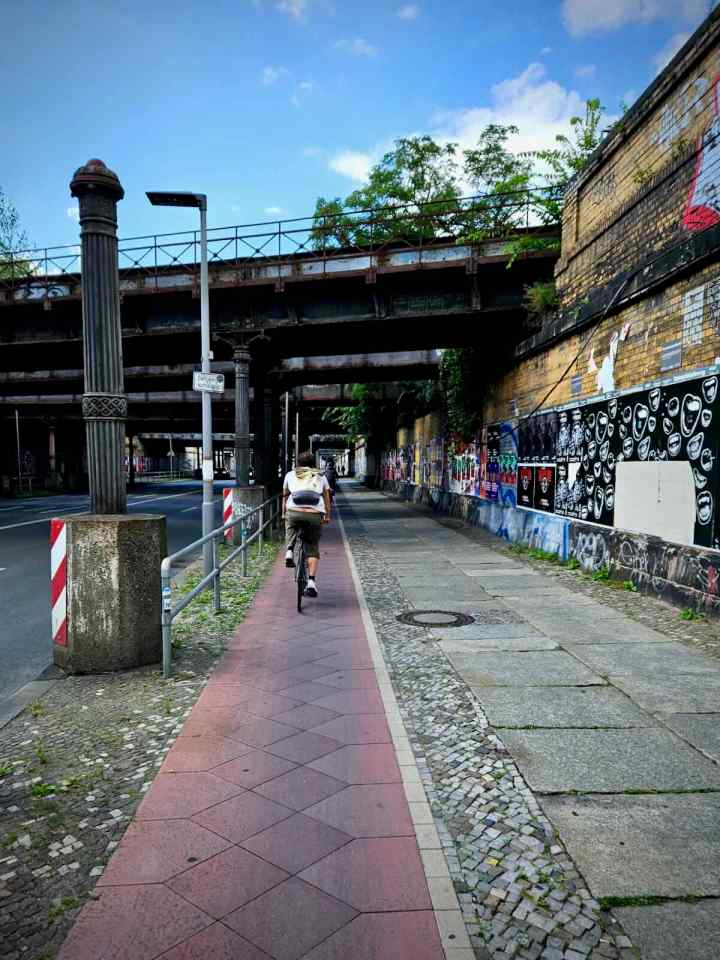 Paved cycle path on Yorckstraße