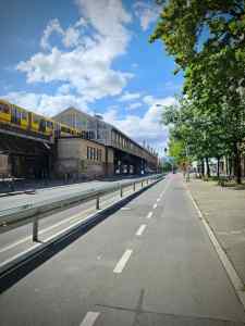 Cycle next to U-Bahn viaduct on Bülowstraße