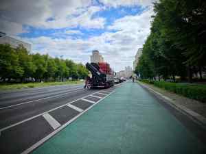 Wid parking-protected lane on Karl-Marx-Allee