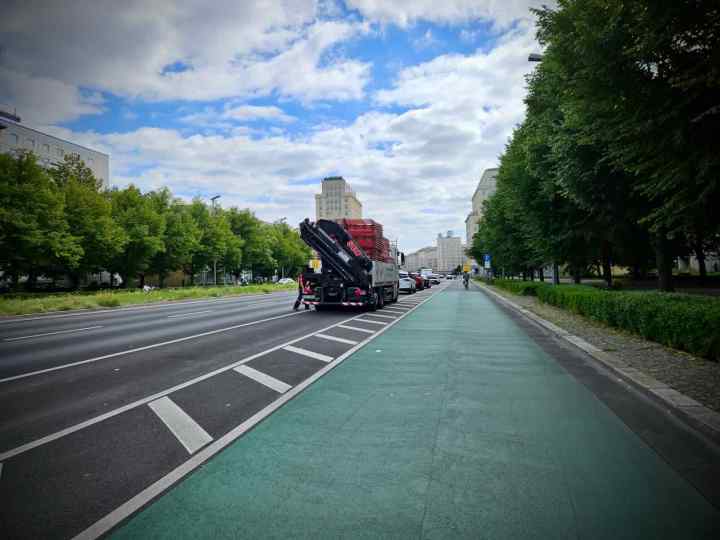 Wide parking-protected lane on Karl-Marx-Allee