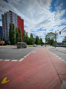 Painted lanes at the junction with Holzmarktstraße