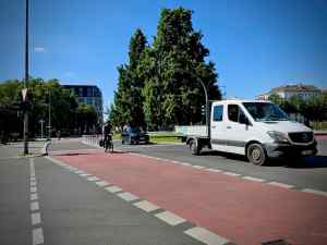 Cycle lane on Oranienplatz