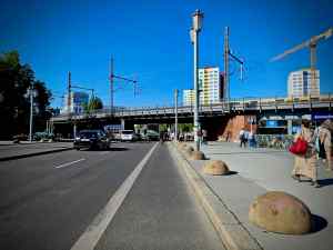 Crossing Mühlendammbrücke bridge