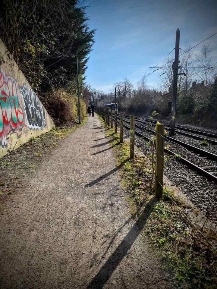 NCN 62 next to the Metrolink line