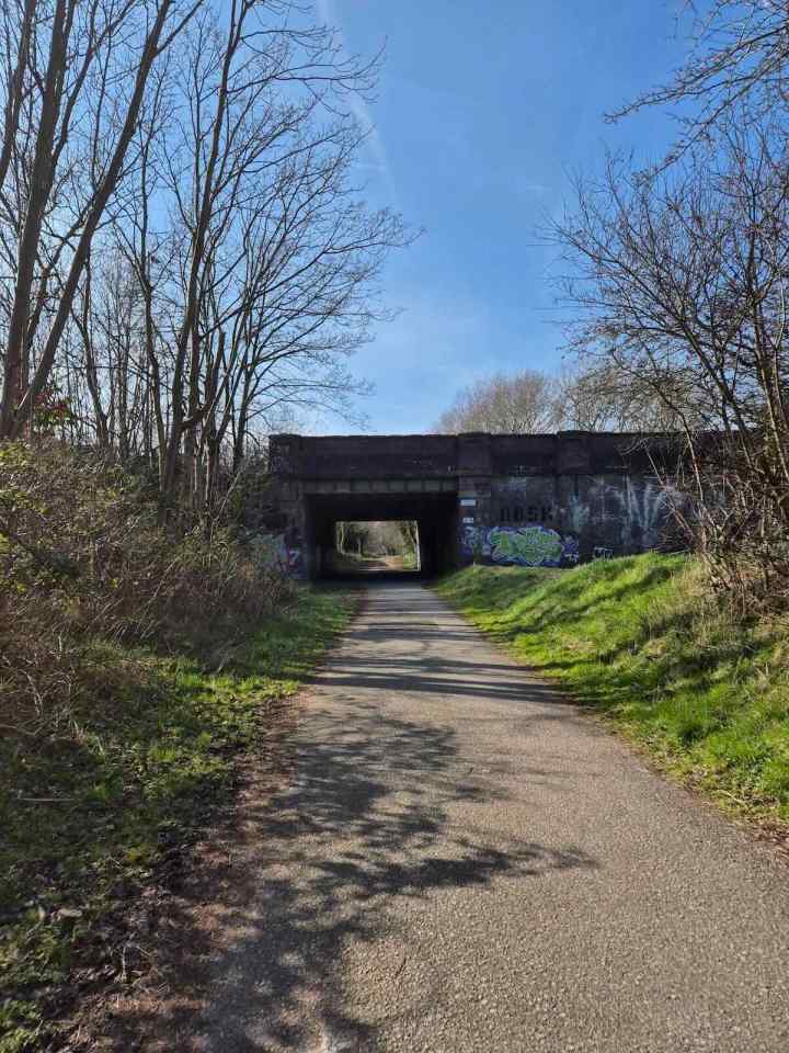 Fallowfield Loop, approaching Yew Tree Road