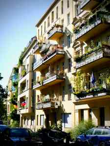Buildings and balconies on Fraenkelufer